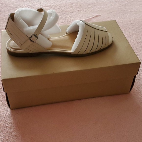 Sandals - Picture 3 of 9